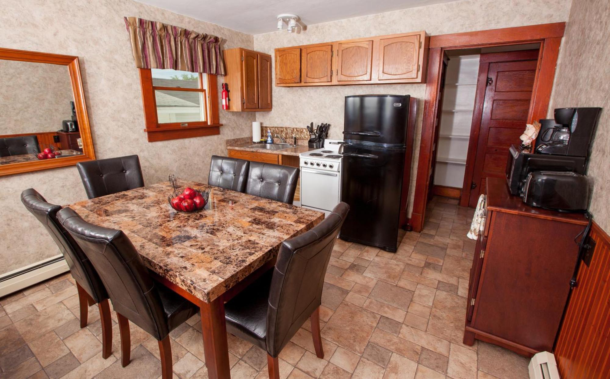 Knotty Pine Motel Bennington Phòng bức ảnh